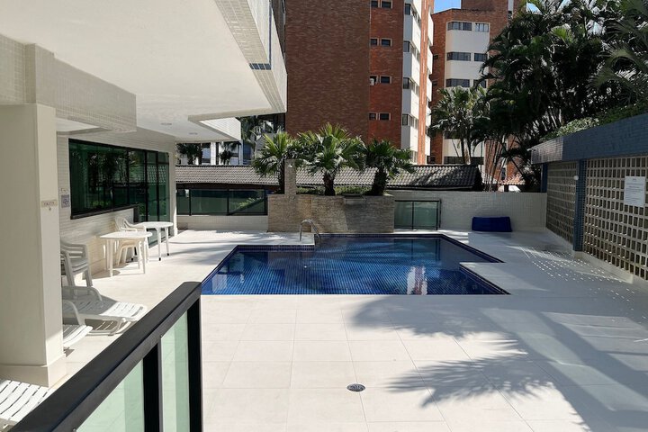 Pool 125 of 487