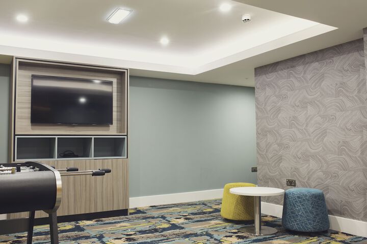 Lounge 192 of 292