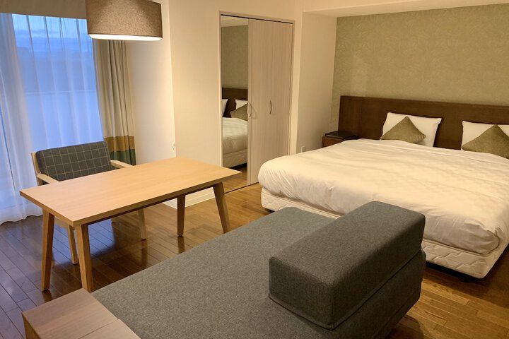 Room 10 of 83