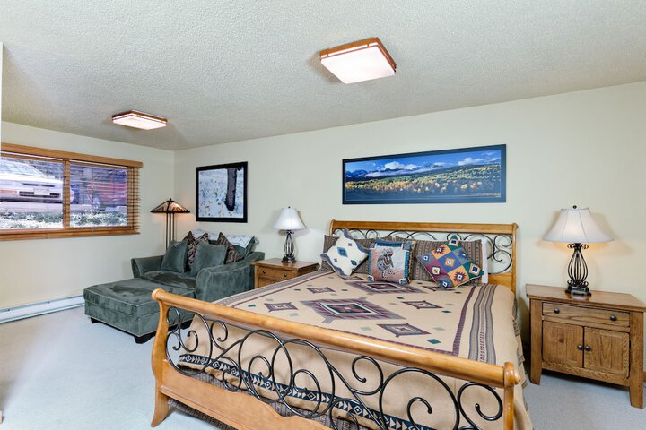 Room 4 of 99