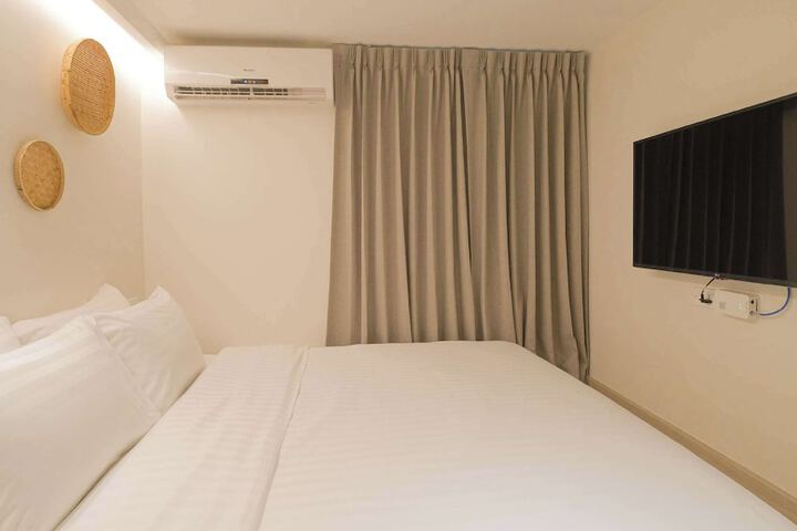 Room 6 of 31
