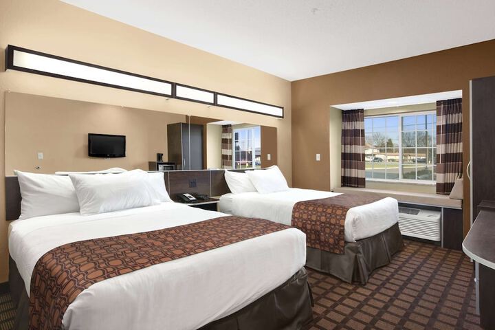 1 Queen Bed Accessible Room (10 of 26)