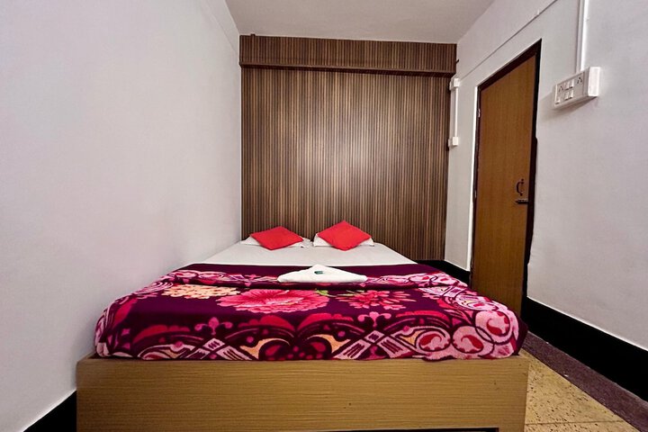 Room 5 of 10