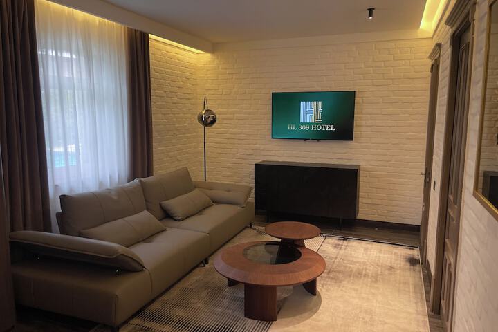 Room 42 of 74