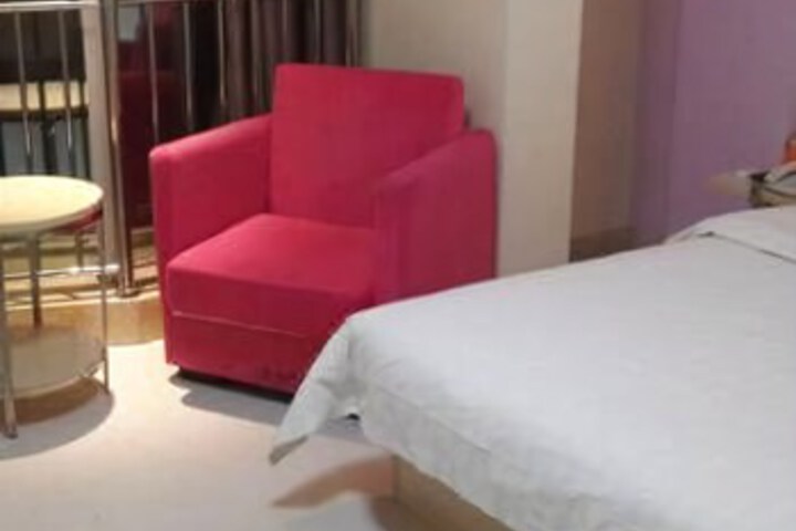 Room 4 of 6