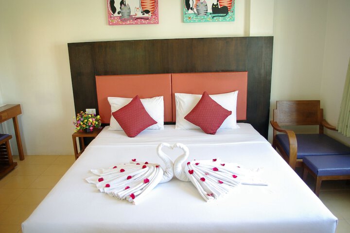 Room 4 of 32