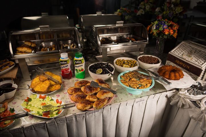 Dining 11 of 13