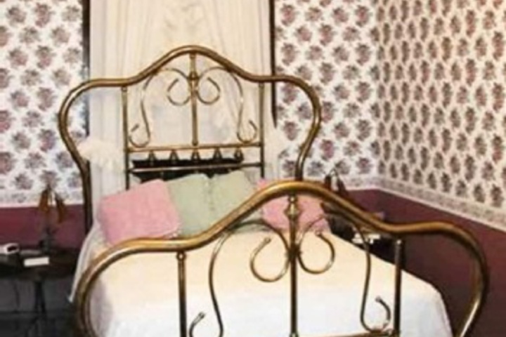 Room 166 of 240