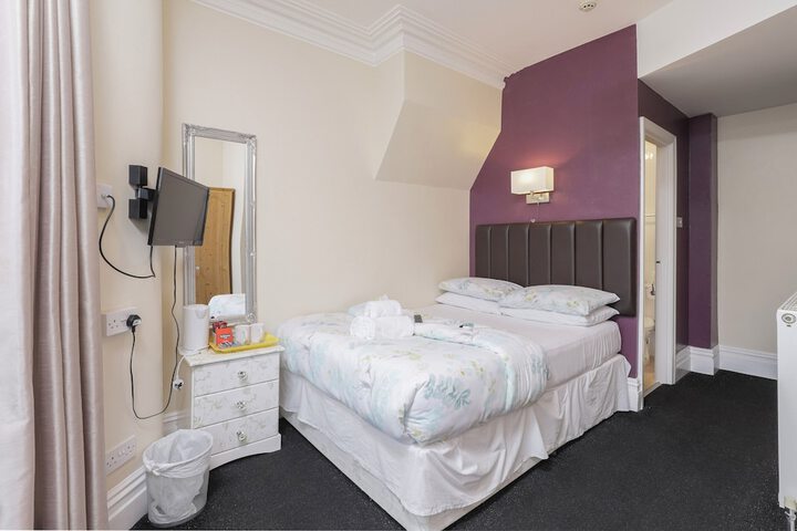 Room 9 of 27