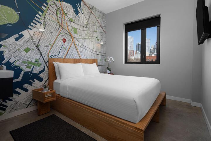 1 Queen Bed (9 of 25)