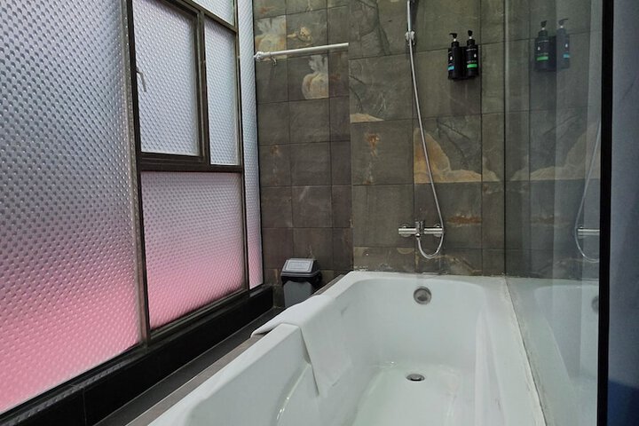 Room 16 of 22