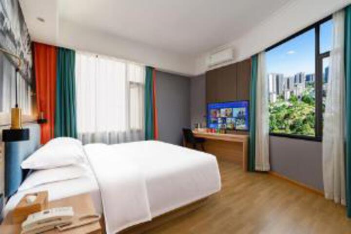 Room 6 of 7
