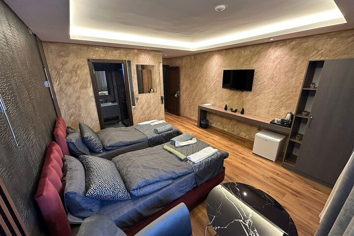 Room 3 of 71