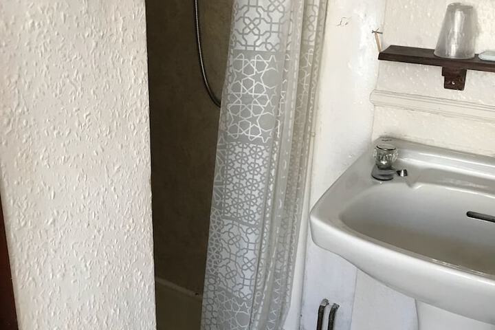 Room 16 of 37