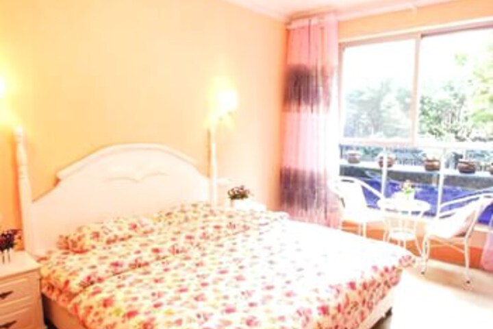 Room 3 of 8