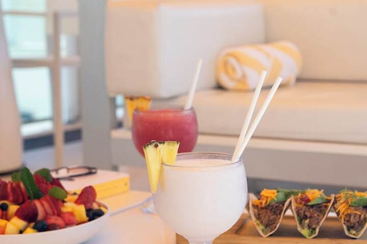 Lounge 56 of 107