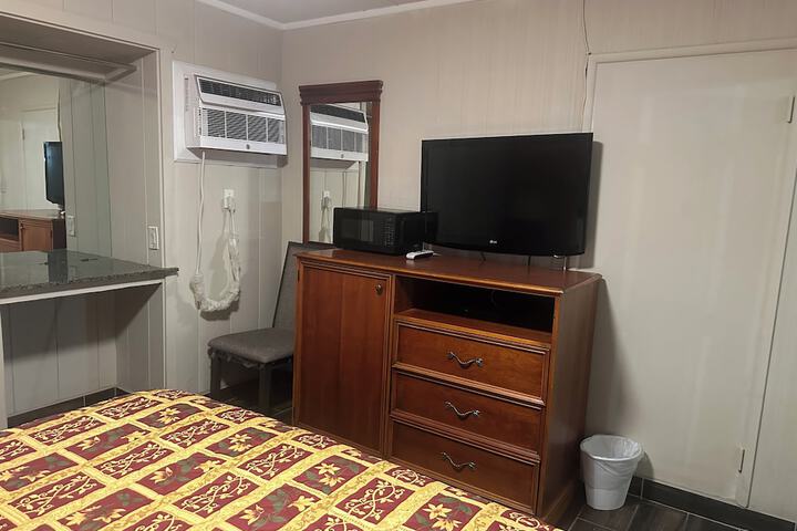 Room 9 of 36