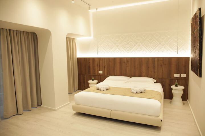 Room 2 of 9
