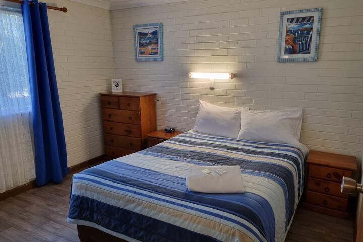 Room 2 of 73