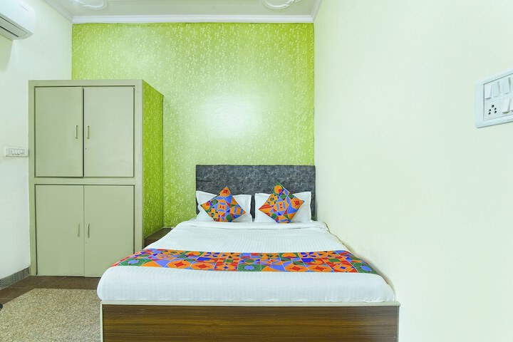 Room 17 of 32