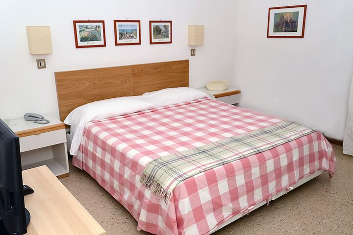 Room 13 of 63