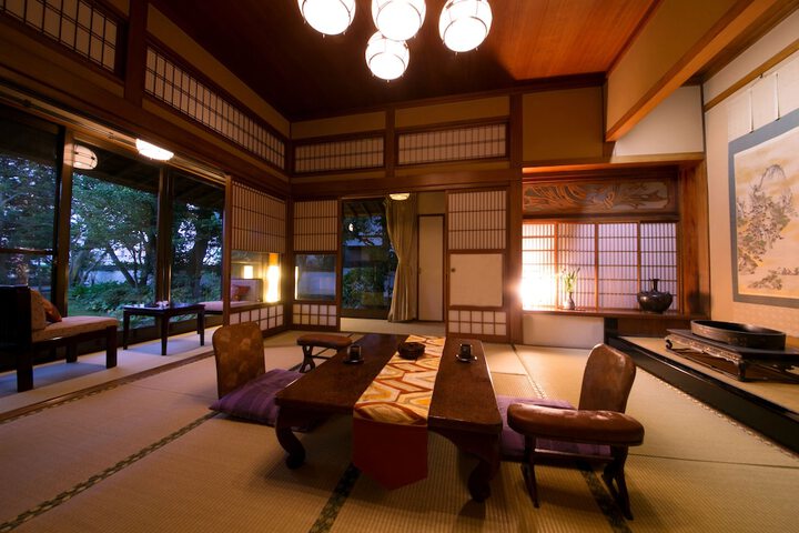 Room 13 of 38