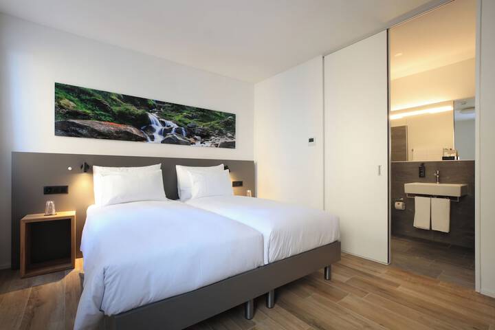 Room 12 of 46