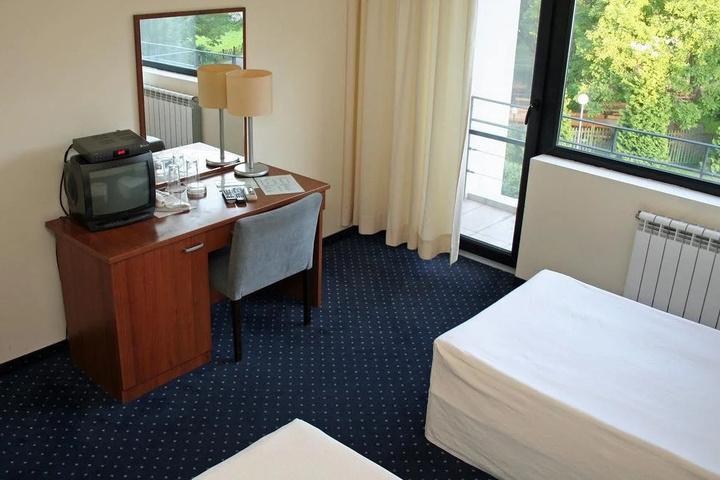 Room 4 of 13