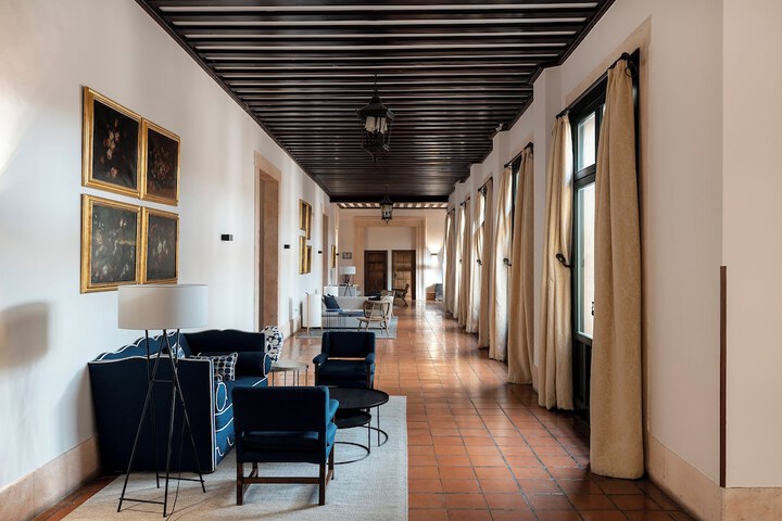Hotel Interior 7 of 89