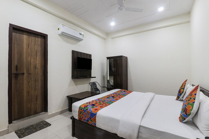 Room 21 of 38