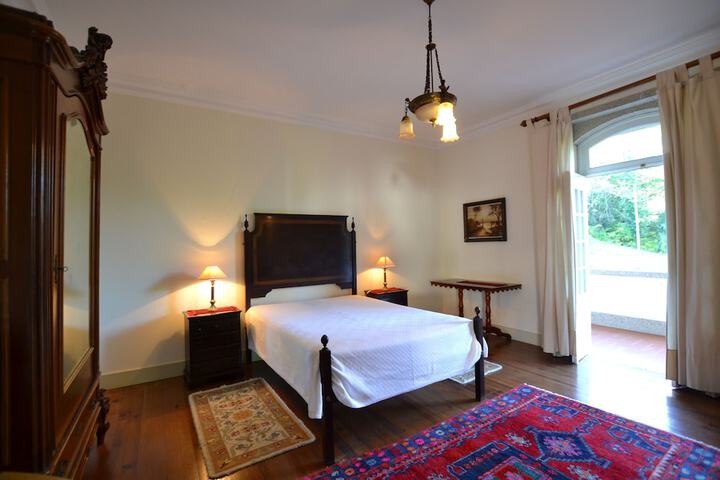 Room 13 of 35