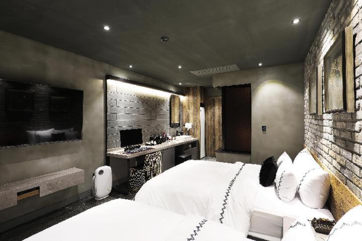 Room 55 of 65