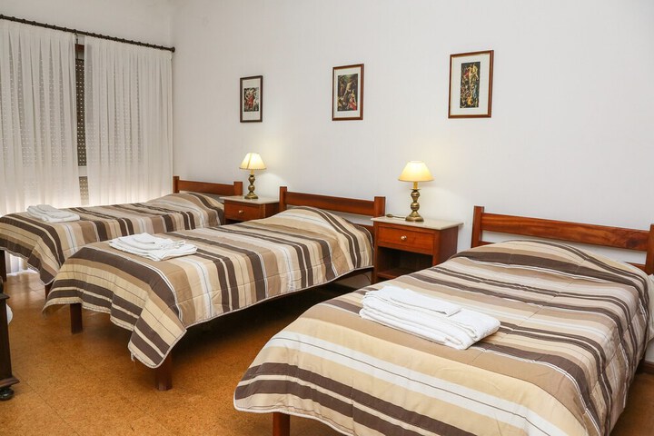 Room 7 of 12