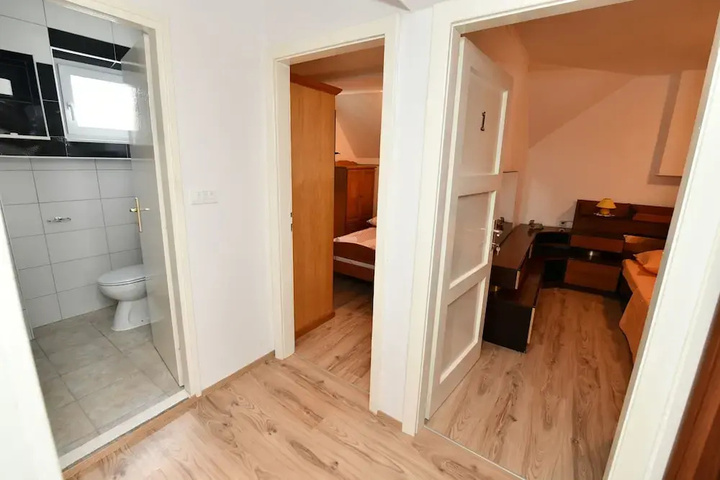 Room 3 of 18