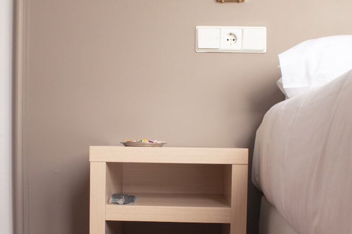 Room 13 of 30