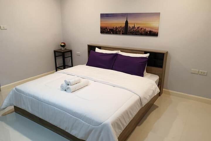 Room 5 of 11