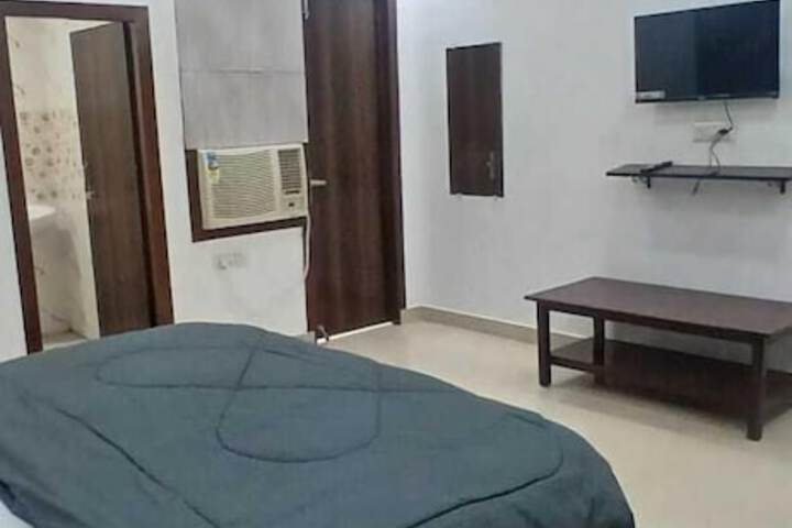Room 10 of 14