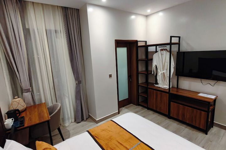 Room 17 of 106