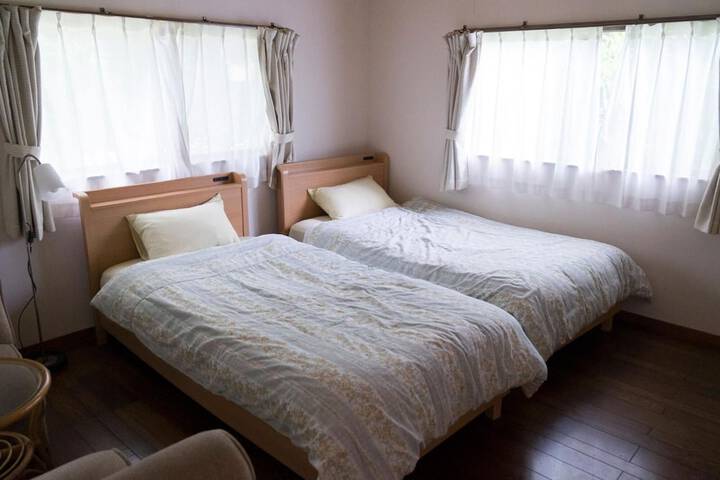 Room 6 of 25