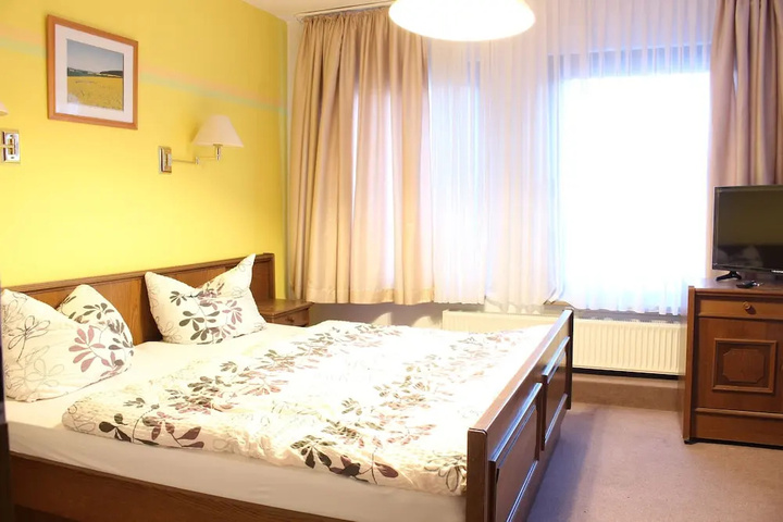 Room 2 of 15