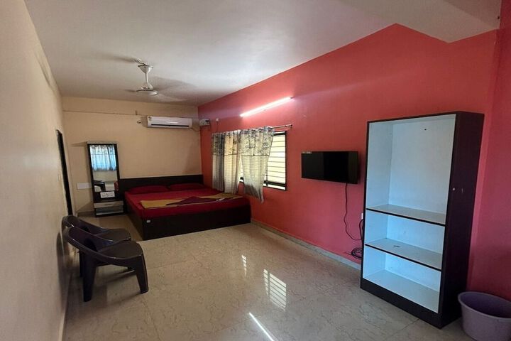 Room 13 of 27