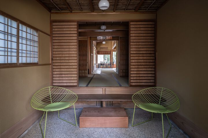 Lounge 30 of 70