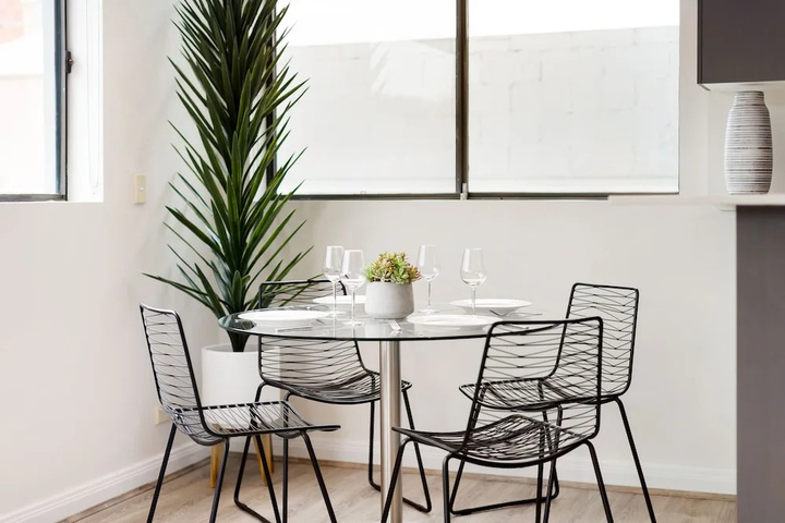 Dining 7 of 8