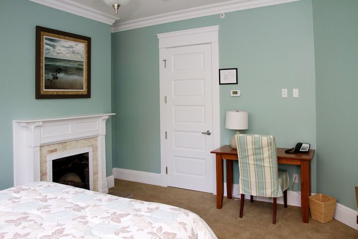 Room 10 of 33