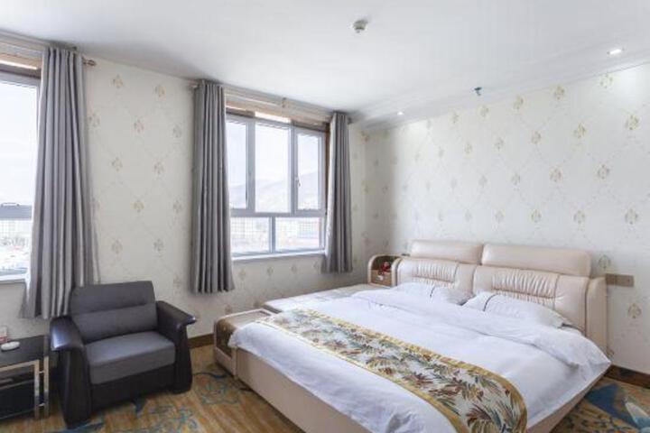 Yunlong Hotel