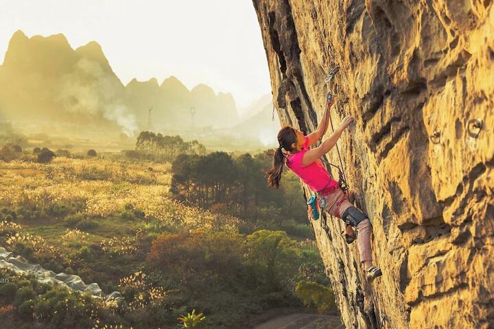 Yangshuo Singingriver climbers house in Guilin
