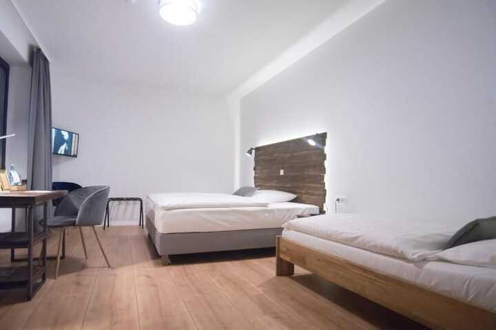 Room 14 of 37
