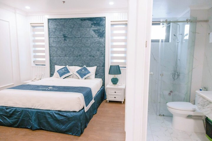 Room 9 of 28
