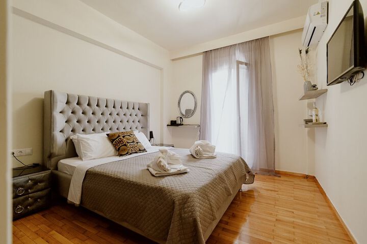 Room 8 of 120
