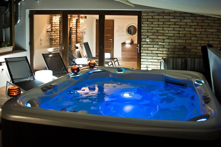 Hot Tub 80 of 92